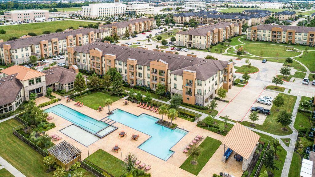 Retreat at Shadow Creek Ranch in Pearland, TX - Building Photo