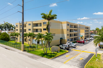 Flamingo Court in Miami, FL - Building Photo - Building Photo