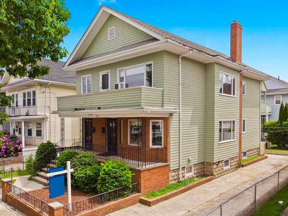 35-37 Wright Ave in Medford, MA - Building Photo
