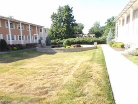 105 Newark Pompton Turnpike in Pequannock Township, NJ - Building Photo
