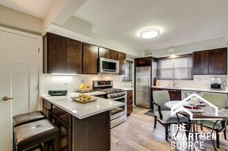 1319 W Sherwin Ave in Chicago, IL - Building Photo - Building Photo