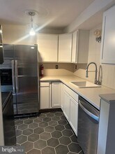 344 Shady Glen Dr in Capitol Heights, MD - Building Photo - Building Photo