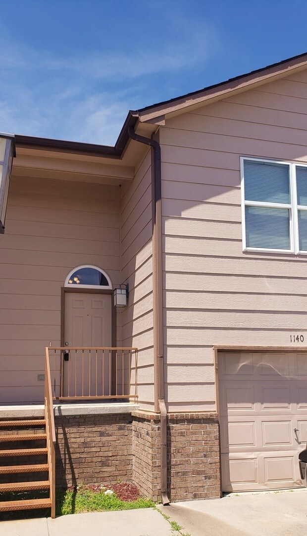 property at 1140 Country Club Ln