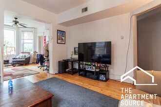 1245 W Newport Ave in Chicago, IL - Building Photo - Building Photo