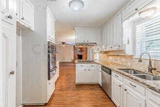952 Charleston Dr in Bedford, TX - Building Photo - Building Photo