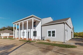 409 W Main St in Whitesboro, TX - Building Photo - Building Photo