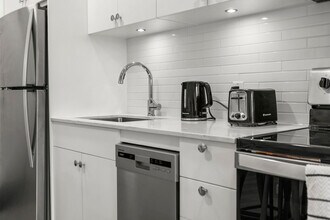 2016-2011 1 Ave NE in Calgary, AB - Building Photo - Building Photo