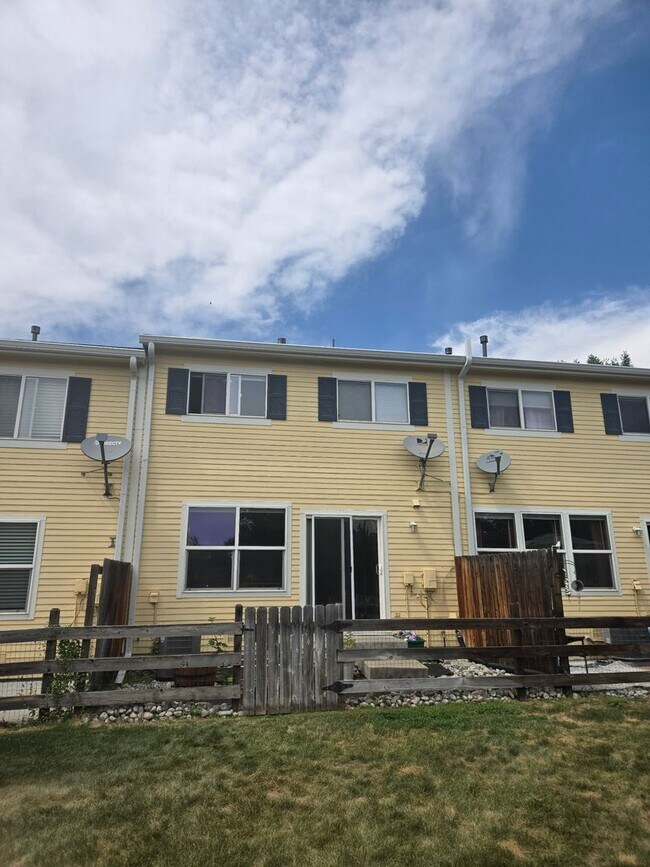 166 Montgomery Dr in Erie, CO - Building Photo - Building Photo