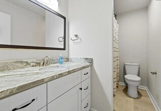 5025 Clairmont Ct in Virginia Beach, VA - Building Photo - Building Photo