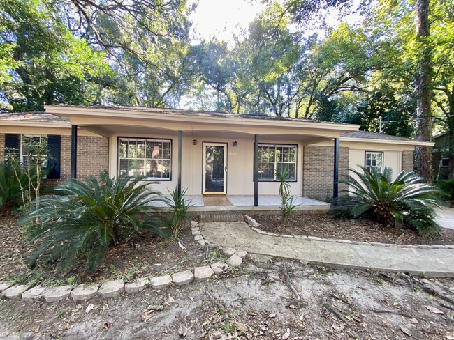 2042 Doomar Dr in Tallahassee, FL - Building Photo - Building Photo