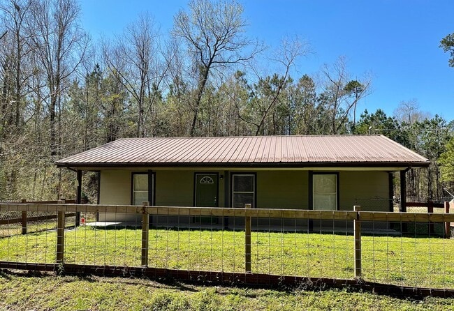 7507 Grissom Rd in Silsbee, TX - Building Photo - Building Photo