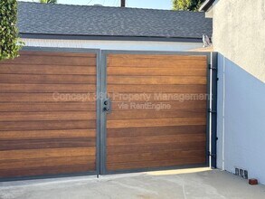 2061 Lomina Ave in Long Beach, CA - Building Photo - Building Photo