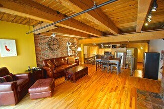 2735 W Armitage Ave in Chicago, IL - Building Photo - Building Photo
