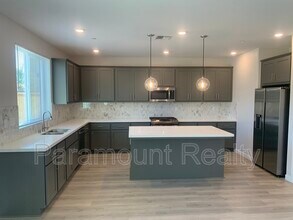 886 Shearwater Rd in Lathrop, CA - Building Photo - Building Photo