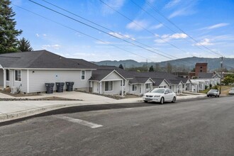 303 E Broadway Ave in Montesano, WA - Building Photo - Building Photo