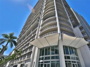 690 SW 1st Ct, Unit 1922 in Miami, FL - Foto de edificio - Building Photo