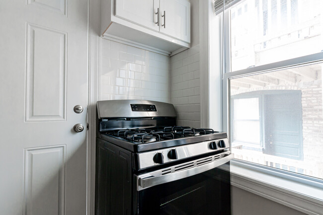 843 W Cornelia Ave, Unit 1N in Chicago, IL - Building Photo - Building Photo