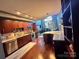 215 N Pine St in Charlotte, NC - Building Photo