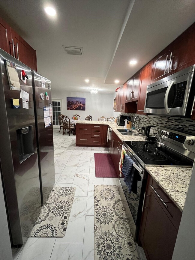 16 Spinning Wheel Ln in Tamarac, FL - Building Photo - Building Photo