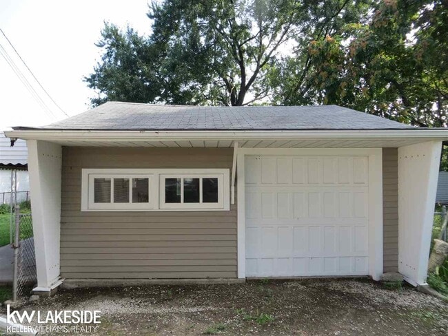 18270 Sycamore St in Roseville, MI - Building Photo - Building Photo