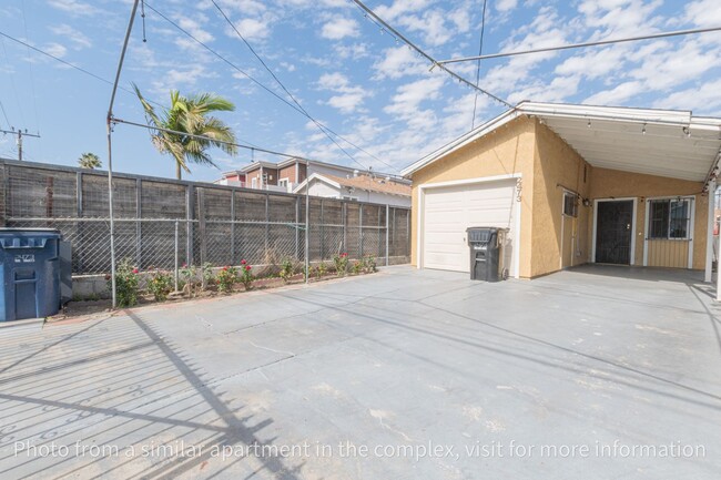 property at 2473 Santa Ana Blvd N