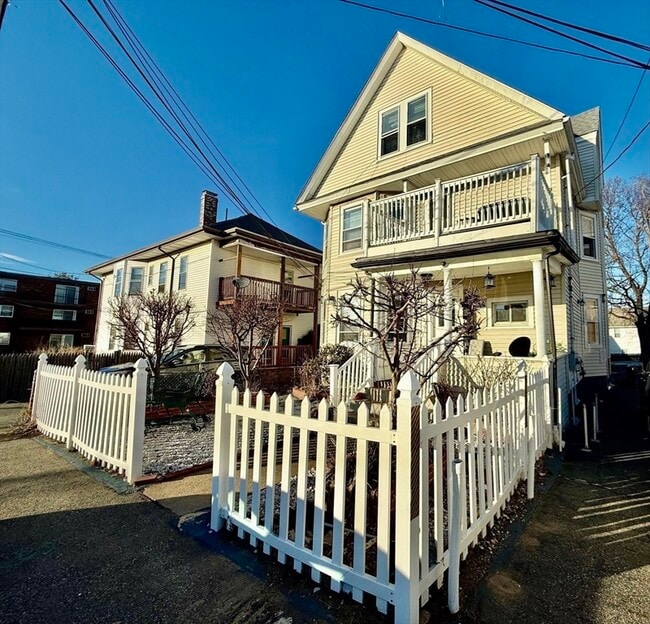 10 Clark St