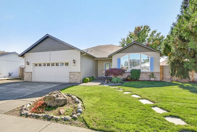 2638 Rabun Way in Central Point, OR - Building Photo - Building Photo