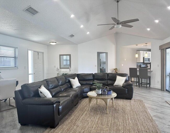 property at 1127 E Seminole Ave