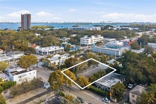 570 NE 69th St in Miami, FL - Building Photo