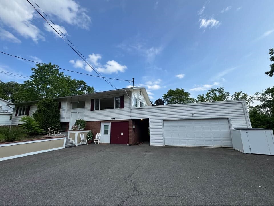 137 Honness Ln in Ithaca, NY - Building Photo