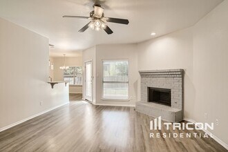 5924 Woodoak Dr in Dallas, TX - Building Photo - Building Photo