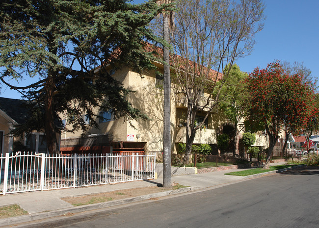 425 N Hobart Blvd in Los Angeles, CA - Building Photo - Building Photo