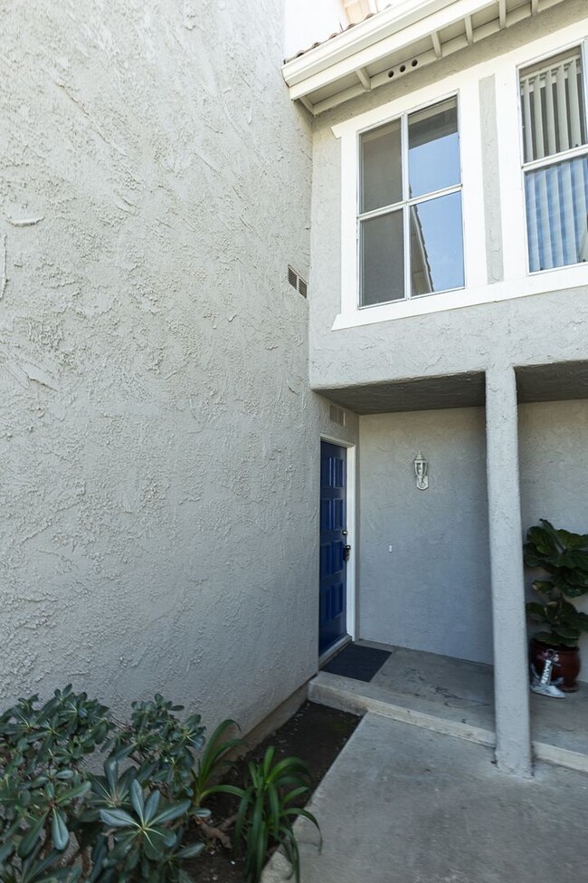 1358 Gina Dr in Oxnard, CA - Building Photo - Building Photo