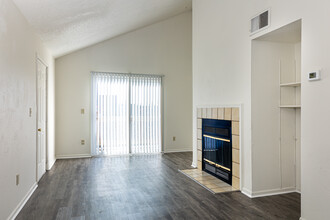 Williamsburg Square in Independence, MO - Building Photo - Interior Photo