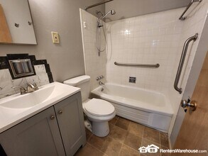 875 Manresa Ln in Florissant, MO - Building Photo - Building Photo