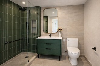 72 Lott St, Unit 2B in Brooklyn, NY - Building Photo - Building Photo