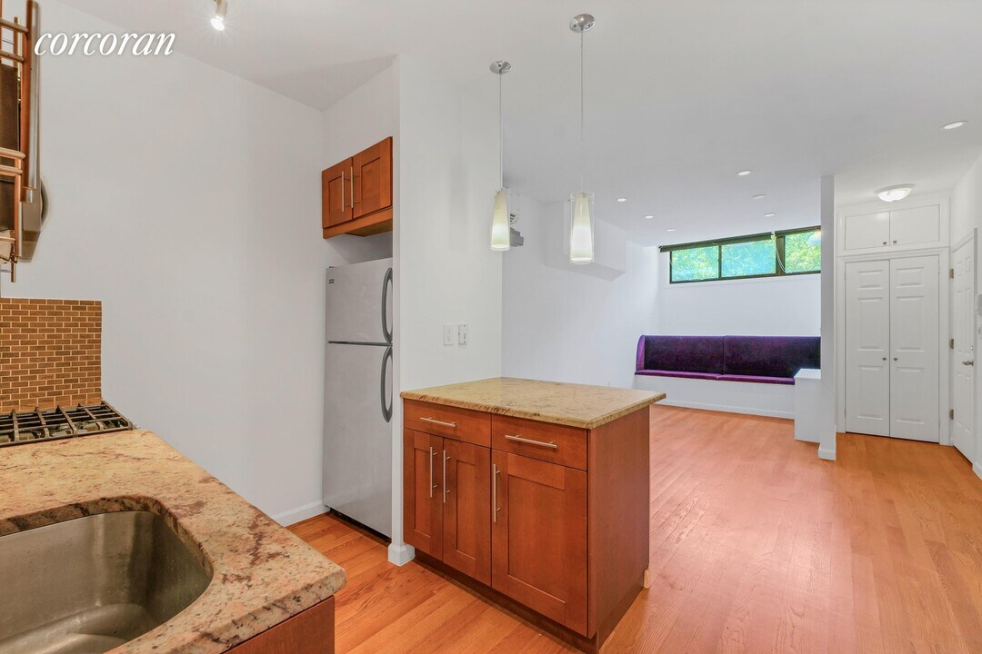 92 W Houston St-Unit -: 1 in New York, NY - Building Photo