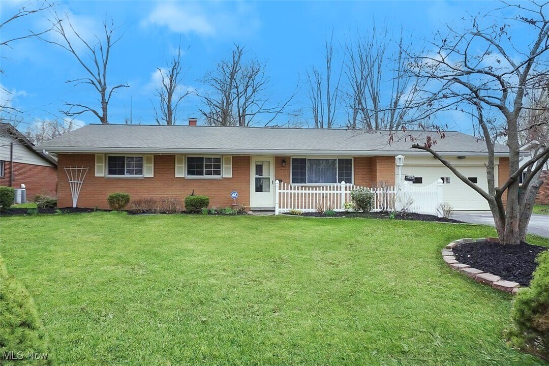 6340 Meldon Dr in Mentor, OH - Building Photo