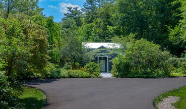 35 Kirk Rd in Sharon, CT - Foto de edificio - Building Photo