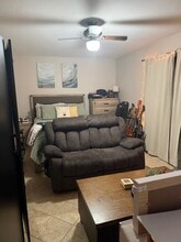 16 Gridley St, Unit Studio Apartment in West Islip, NY - Building Photo - Building Photo