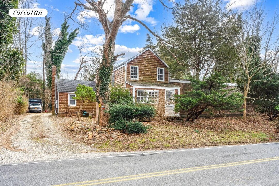 46 Accabonac Rd in East Hampton, NY - Building Photo