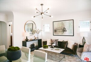 7865 Willoughby Ave in West Hollywood, CA - Building Photo