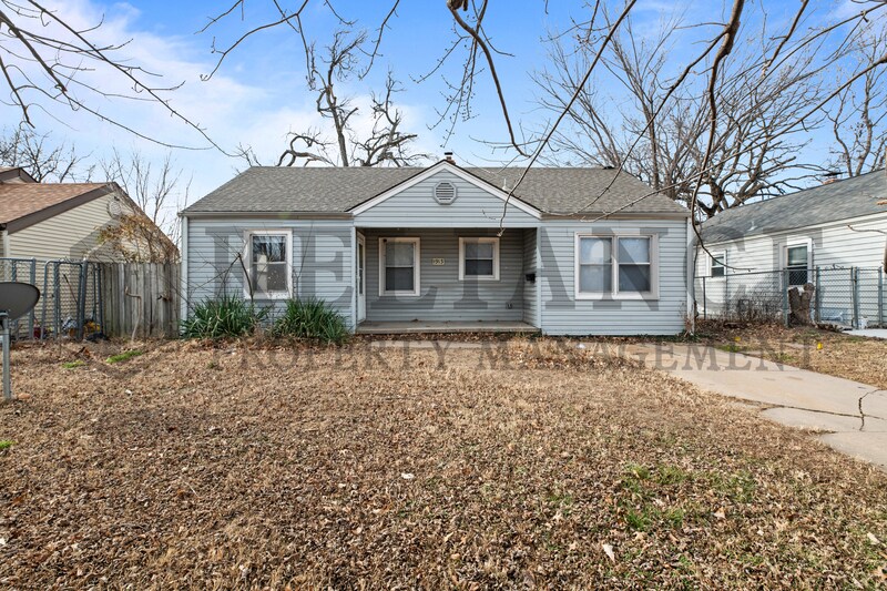 1913 N Hood St in Wichita, KS - Building Photo