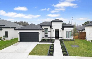 3104 E Kennedy Ave in Alton, TX - Building Photo