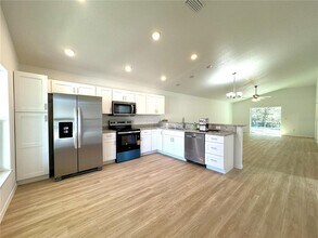 8808 E Albertson Ct in Floral City, FL - Building Photo - Building Photo