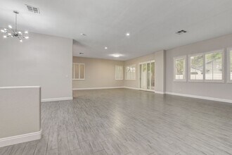 2794 Glen Port St in Las Vegas, NV - Building Photo - Building Photo