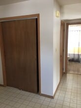 6907 W Arthur Ave, Unit 3 in West Allis, WI - Foto de edificio - Building Photo