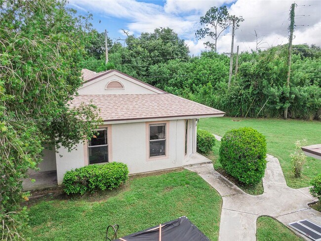 2828 Stoneway Ln in Fort Pierce, FL - Building Photo - Building Photo