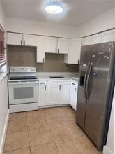 221 NE 40th St in Oakland Park, FL - Building Photo - Building Photo