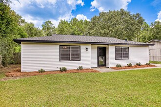 710 Fleming Rd in Hinesville, GA - Building Photo - Building Photo